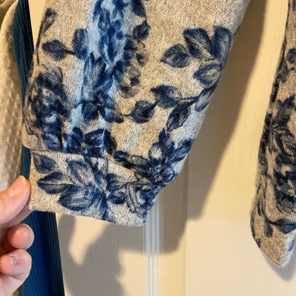 Floral Long Sleeve Top with mock neck - Picture 3 of 4